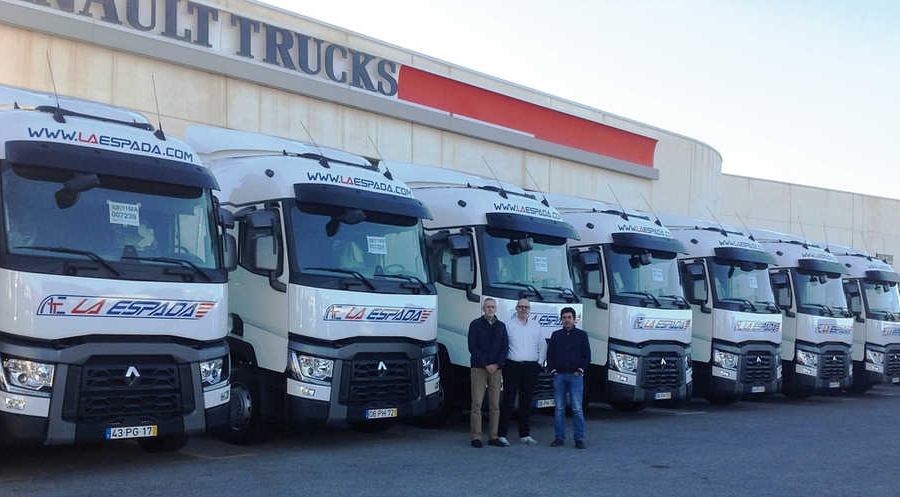 Transportes La Espada incorpora a su flota 32 nuevos camiones de la firma Renault