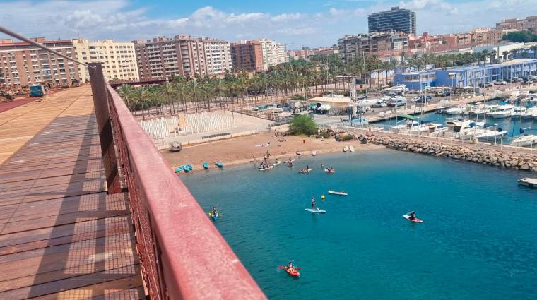 Puerto de Almería ultima la pavimentación del paseo peatonal del Cable Inglés