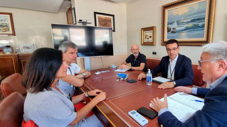 Puerto de Almería presenta su apuesta por las escalas de cruceros ante comerciantes y empresarios