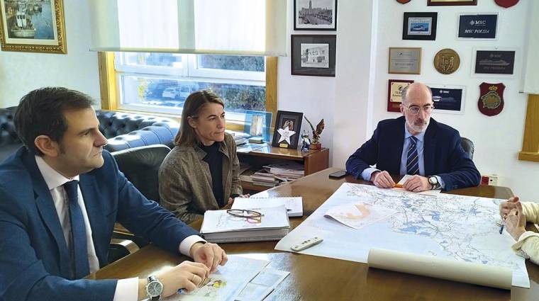El presidente de la Autoridad Portuaria de Vigo, Jesús Vázquez Almuiña, mantuvo una reunión con la directora xeral de Ordenación del Territorio y Urbanismo, Encarnación Rivas.