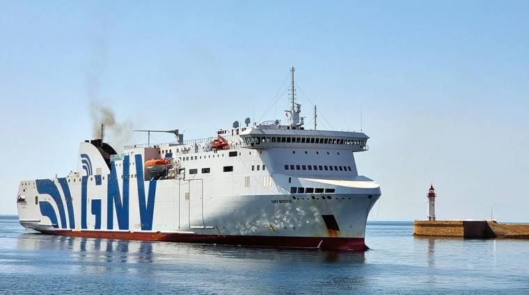 La intención de la naviera es ofrecer diez conexiones semanales hasta la finalización de la Operación Paso del Estrecho.
