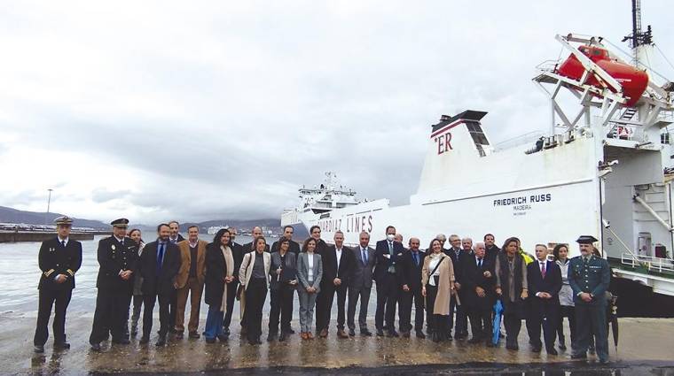 Representantes de Suardiaz, Stellantis, Autoridad Portuaria de Vigo y Ceaga en la inauguración de este servicio.