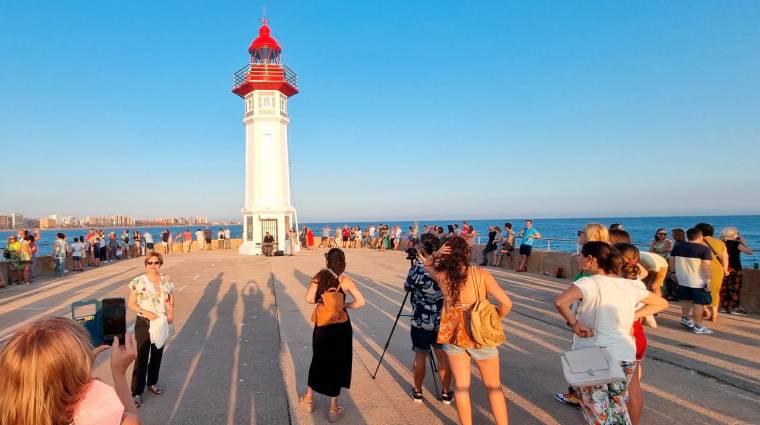 Agotadas las plazas para disfrutar del “Atardecer en el Faro” en el Puerto de Almería