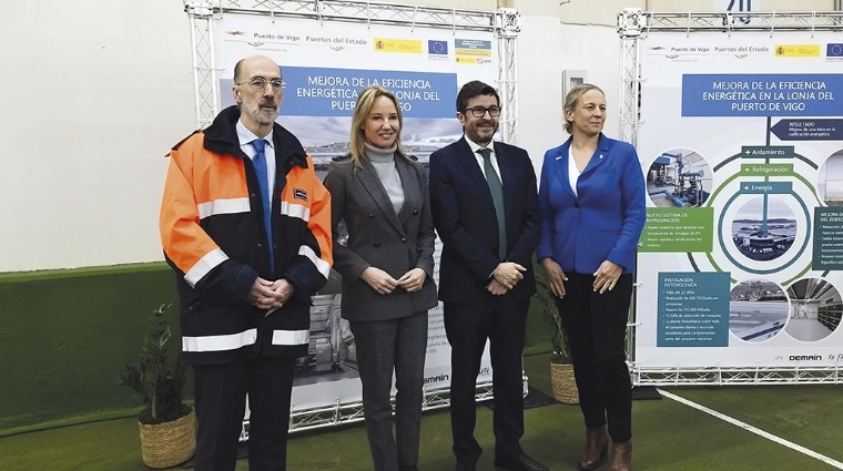 De izquierda a derecha: Jesús Vázquez Almuiña, presidente de la APV; Marta Fernández-Tapias, delegada de la Xunta en Vigo; Álvaro Rodríguez Dapena, presidente de Puertos del Estado; y Susan Steele, directora de la Agencia Europea de Control de la Pesca.