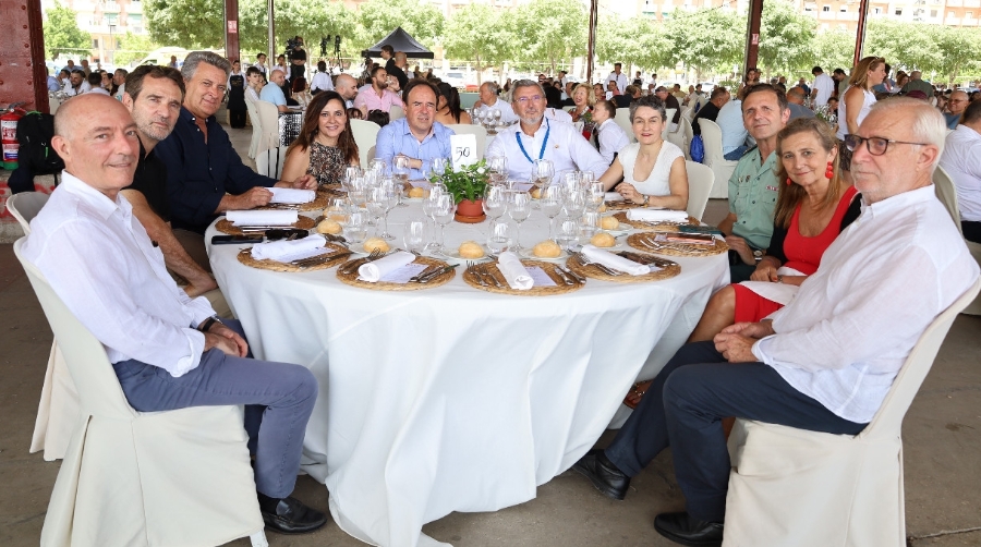 Pérez Llorca se compromete a destinar más recursos para camiones en las ITV valencianas