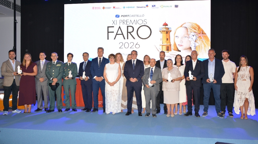 Autoridades y premiados en la XI edición de los Premios Faro PortCastelló. Foto J.C.P.