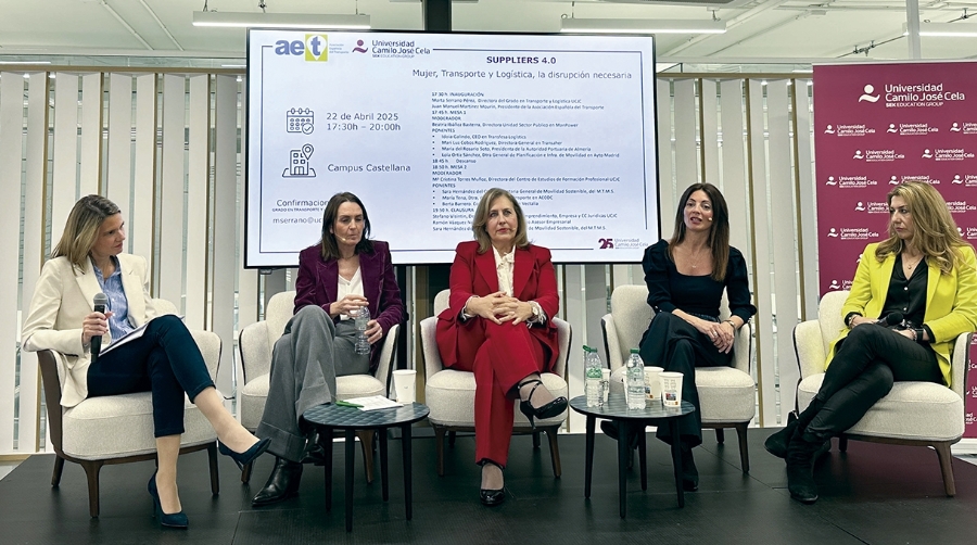 Beatriz Ibañez, Idoia Galindo, Mari Luz Cobos, Rosario Soto y Lola Ortiz en la jornada Suppliers 4.0 de la AET y la Universidad Camilo José Cela.