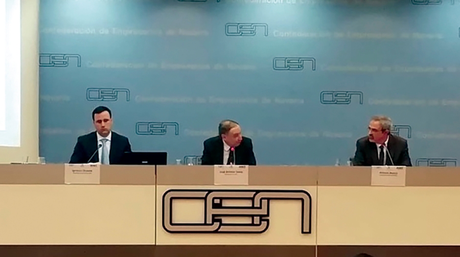 Izqda. a dcha.: Ignacio Orradre, secretario general de ANET; Jos&eacute; Antonio Sarr&iacute;a, presidente de CEN; Antonio Monz&oacute;, coordinador de Tradisna.
