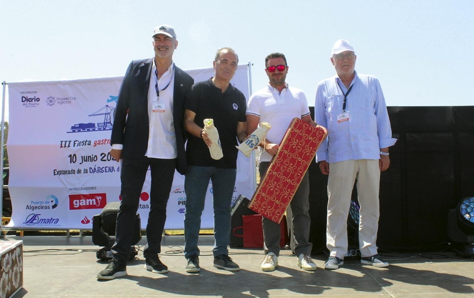 Martin Jimenez (IFS) entrega premio a Javier Aguilar (Autransa) - jamón + aceite.