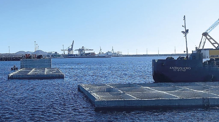 La obra consta de siete cajones, cinco en línea con el actual muelle de cruceros, junto a uno para la rampa ro-ro y otro como cierre lateral de la rampa.