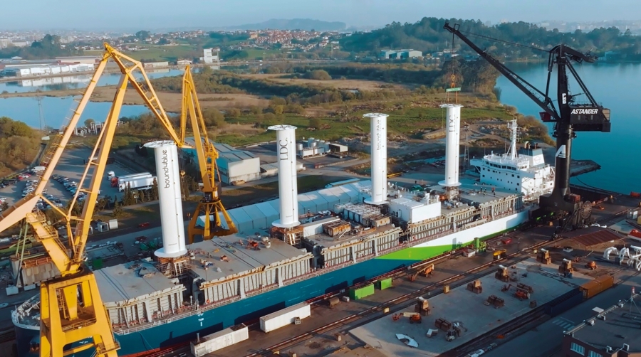 Las cuatro unidades se instalaron en las posiciones donde originalmente había cuatro grúas de cubierta, realizando todo el trabajo eléctrico y estructural.