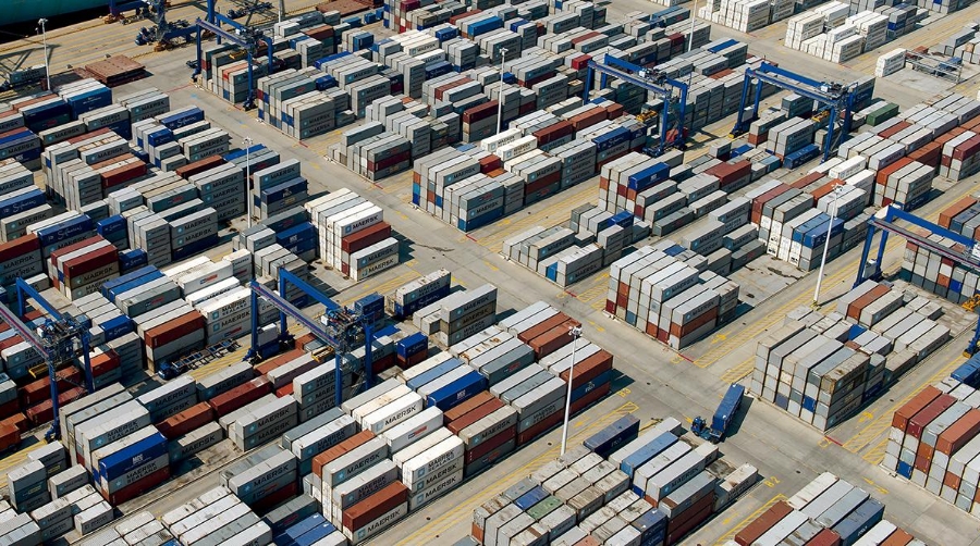 Liebherr instalará un sistema de acumulación de energía en sus RTGs de Baltic Hub