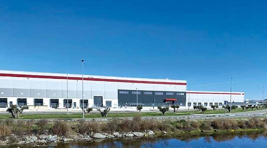La parcela está situada en una ubicación muy próxima al Puerto de Tarragona y al aeropuerto de Reus.