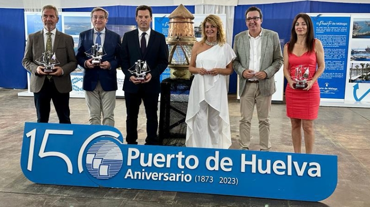 José García Fuentes, presidente de la AP de Motril; Rafael Carmona, presidente de la AP de Sevilla; Alberto Santana, presidente de la AP de Huelva; Pilar Miranda, alcaldesa de Huelva; Manuel Andrés González, secretario primero de la Mesa del Parlamento de Andalucía y Rosario Soto, presidenta de la AP de Almería.