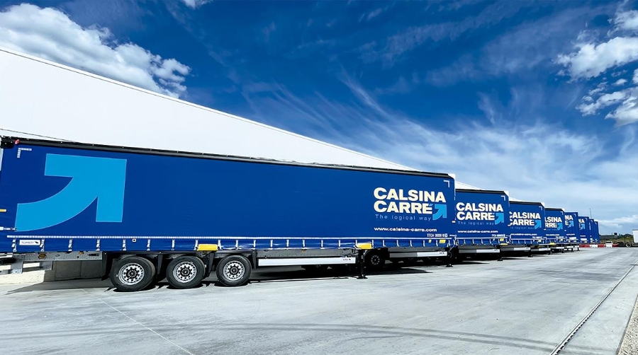 Semirremolques de lona S.CS para el transporte combinado y furgones S.BO de Schmitz Cargobull.