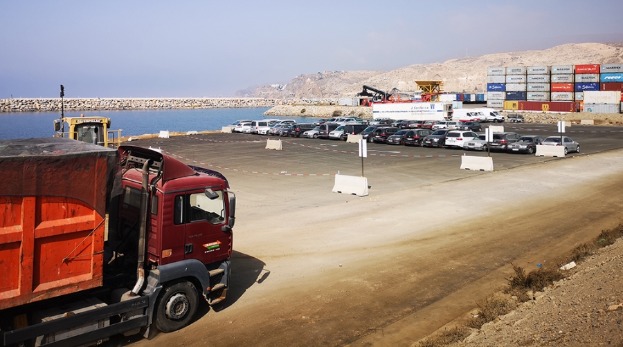 El Puerto de Almer&iacute;a habilita la nueva explanada ganada al mar como dep&oacute;sito de veh&iacute;culos y maquinaria