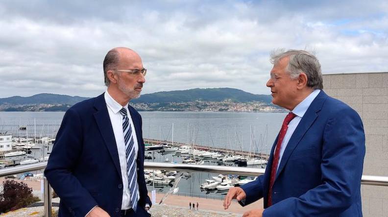 El presidente de la AP de Tenerife visita el Puerto de Vigo