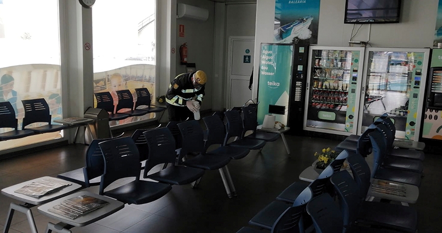 La UME desinfecta las instalaciones de Valenciaport para garantizar el abastecimiento