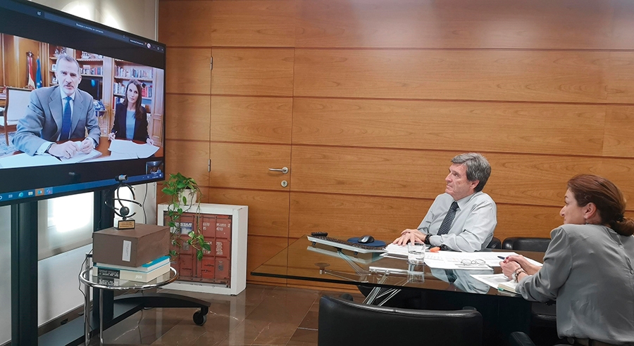 Durante el encuentro, el presidente de la APV explic&oacute; a los Reyes la importancia de los puertos en la cadena de suministro.