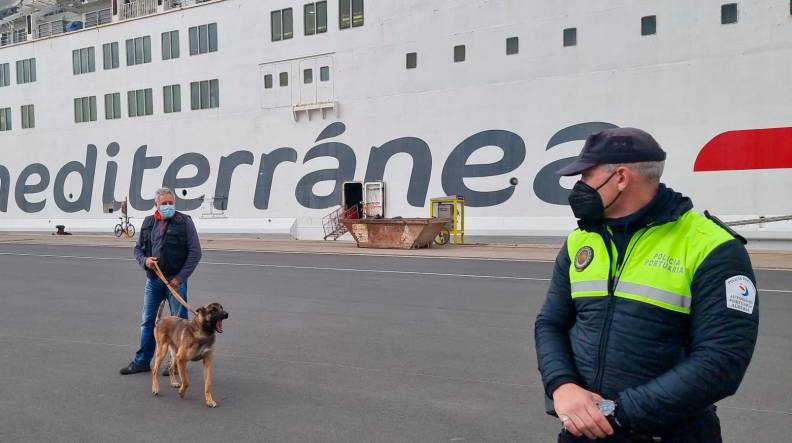 Puerto de Almería pone a prueba su seguridad con un simulacro con falsos explosivos