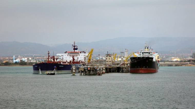 España pide a la OMI reforzar la regulación de operaciones de transbordo de petróleo