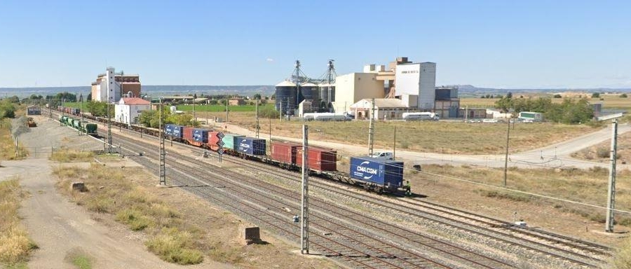 La vía ferroviaria convencional Zaragoza-Tarragona es la de mayor demanda para transportar mercancías dentro de la red ferroviaria.