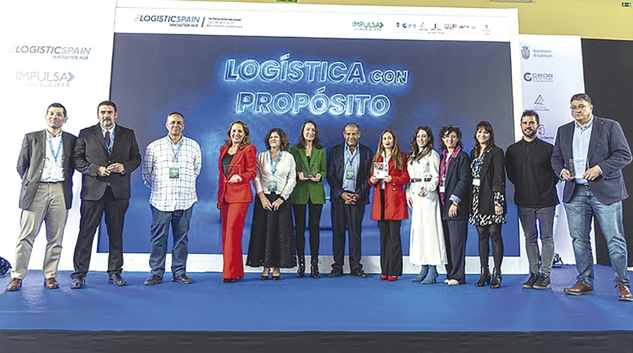 Representantes de los galardonados en el marco de la feria Logistics Spain.