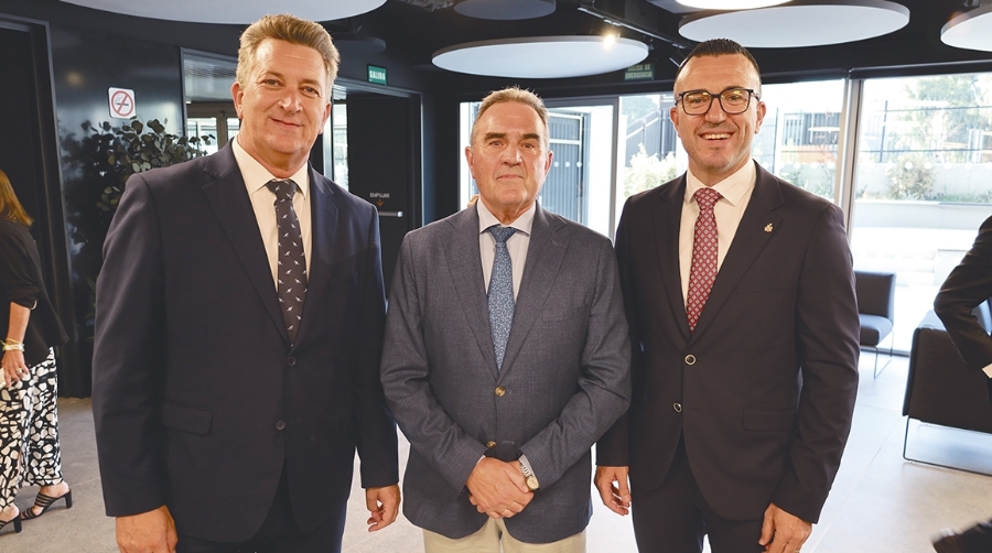 Vicente Martínez Mus, Francisco José Gan Pampols y Vicente Mompó, durante la celebración de la Noche de la Economía Valenciana. Foto R. T.